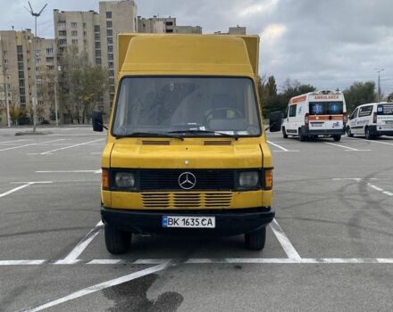 Желтый Мерседес Т-мод, объемом двигателя 2.3 л и пробегом 457 тыс. км за 1900 $, фото 1 на Automoto.ua