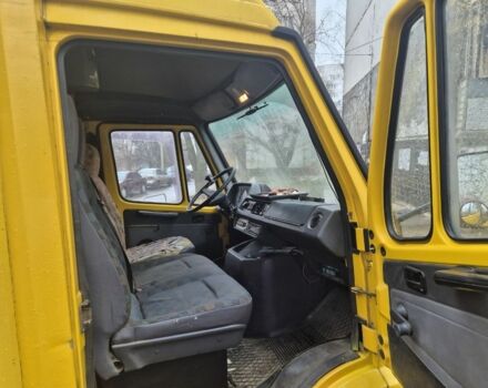 Желтый Мерседес Т-мод, объемом двигателя 2.3 л и пробегом 560 тыс. км за 2800 $, фото 4 на Automoto.ua
