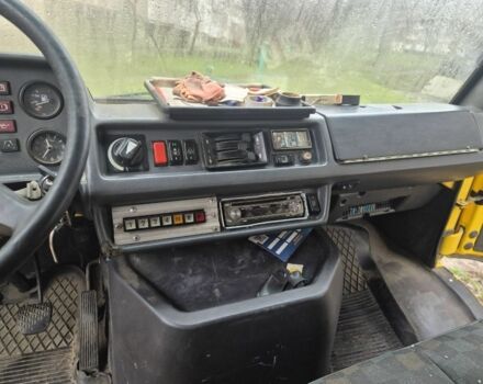 Желтый Мерседес Т-мод, объемом двигателя 2.3 л и пробегом 560 тыс. км за 2800 $, фото 3 на Automoto.ua