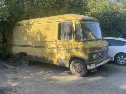 Желтый Мерседес Т-мод, объемом двигателя 2.4 л и пробегом 422 тыс. км за 2000 $, фото 1 на Automoto.ua