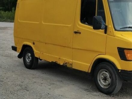 Желтый Мерседес Т-мод, объемом двигателя 0 л и пробегом 332 тыс. км за 1000 $, фото 1 на Automoto.ua