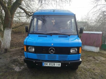 Синий Мерседес Т-мод, объемом двигателя 2.3 л и пробегом 400 тыс. км за 3000 $, фото 1 на Automoto.ua