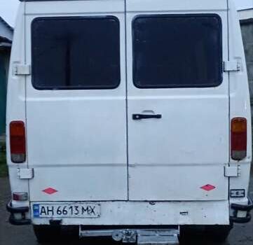 Белый Мерседес T1, объемом двигателя 2.3 л и пробегом 550 тыс. км за 2550 $, фото 3 на Automoto.ua