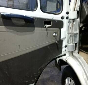 Белый Мерседес T1, объемом двигателя 2.3 л и пробегом 550 тыс. км за 2550 $, фото 6 на Automoto.ua