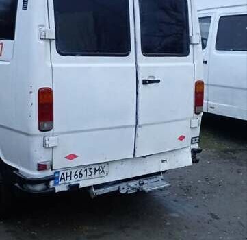 Белый Мерседес T1, объемом двигателя 2.3 л и пробегом 550 тыс. км за 2550 $, фото 2 на Automoto.ua