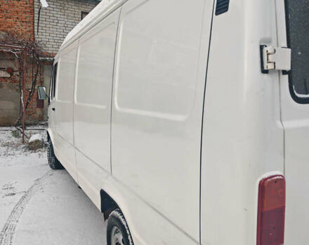 Белый Мерседес T1, объемом двигателя 2.3 л и пробегом 828 тыс. км за 4000 $, фото 4 на Automoto.ua