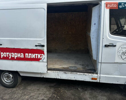 Белый Мерседес T1, объемом двигателя 2.87 л и пробегом 500 тыс. км за 2900 $, фото 2 на Automoto.ua