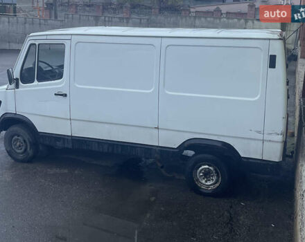 Белый Мерседес T1, объемом двигателя 2.4 л и пробегом 300 тыс. км за 1100 $, фото 1 на Automoto.ua