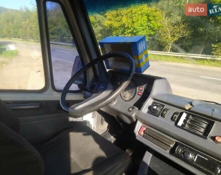 Мерседес T1 1994 в Путиле на Automoto.ua Белый Мерседес T1, объемом двигателя 2.3 л и пробегом 560 тыс. км за 2400 $, фото 14 на Automoto.ua