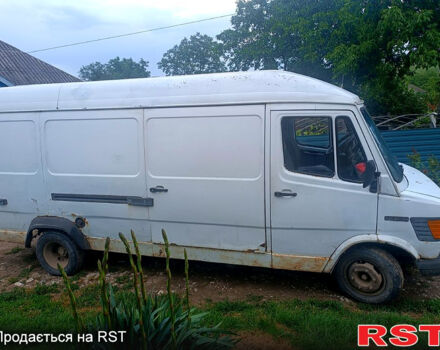 Белый Мерседес T1, объемом двигателя 2.9 л и пробегом 0 тыс. км за 2200 $, фото 3 на Automoto.ua