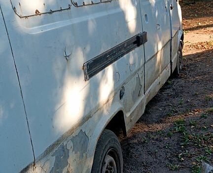 Білий Мерседес T1, об'ємом двигуна 2.4 л та пробігом 200 тис. км за 999 $, фото 1 на Automoto.ua