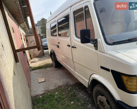 Белый Мерседес T1, объемом двигателя 2.9 л и пробегом 300 тыс. км за 3000 $, фото 1 на Automoto.ua