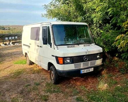 Белый Мерседес T1, объемом двигателя 2.3 л и пробегом 300 тыс. км за 2000 $, фото 1 на Automoto.ua