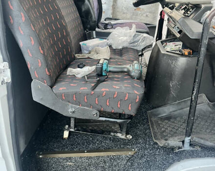 Білий Мерседес T1, об'ємом двигуна 2.4 л та пробігом 805 тис. км за 3300 $, фото 4 на Automoto.ua