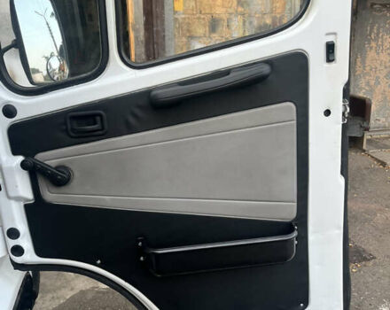 Білий Мерседес T1, об'ємом двигуна 2.4 л та пробігом 805 тис. км за 3300 $, фото 5 на Automoto.ua