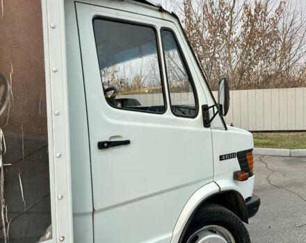 Белый Мерседес T1, объемом двигателя 2.87 л и пробегом 529 тыс. км за 5300 $, фото 4 на Automoto.ua