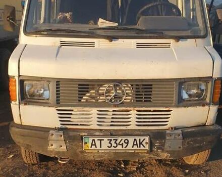 Белый Мерседес T1, объемом двигателя 2.3 л и пробегом 300 тыс. км за 2800 $, фото 3 на Automoto.ua