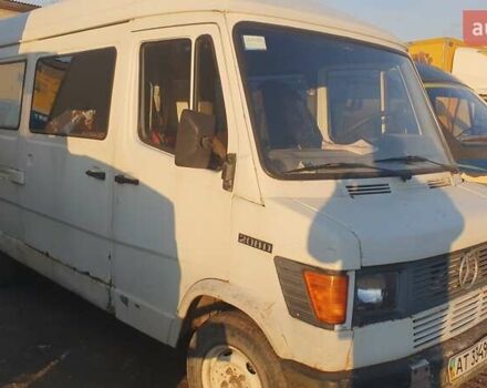 Белый Мерседес T1, объемом двигателя 2.3 л и пробегом 300 тыс. км за 2800 $, фото 2 на Automoto.ua
