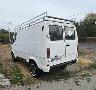 Белый Мерседес T1, объемом двигателя 2.3 л и пробегом 462 тыс. км за 3000 $, фото 2 на Automoto.ua