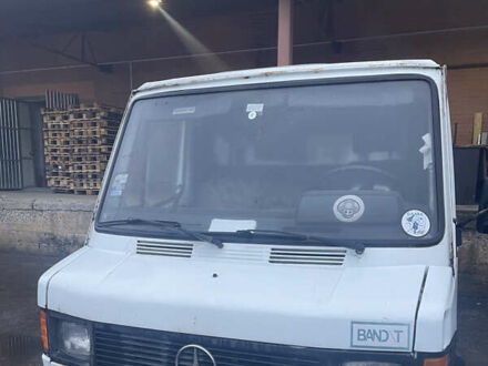 Белый Мерседес T1, объемом двигателя 2.4 л и пробегом 300 тыс. км за 1100 $, фото 1 на Automoto.ua