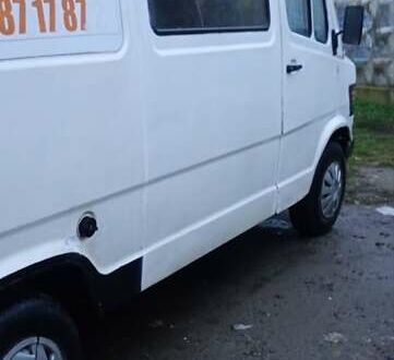 Белый Мерседес T1, объемом двигателя 2.3 л и пробегом 550 тыс. км за 2550 $, фото 1 на Automoto.ua