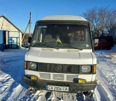 Мерседес T1 1990 в Сокинянах на Automoto.ua Белый Мерседес T1, объемом двигателя 2.87 л и пробегом 350 тыс. км за 2500 $, фото 1 на Automoto.ua