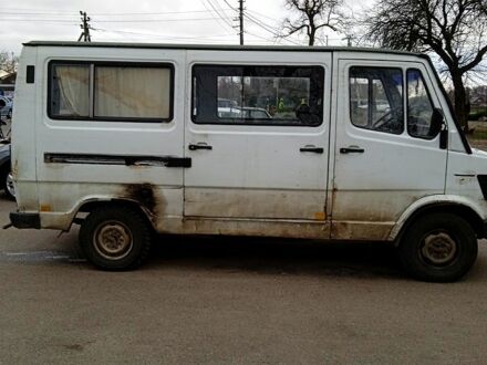Мерседес T1 1993 у Вышгороде на Automoto.ua Білий Мерседес T1, об'ємом двигуна 2.3 л та пробігом 300 тис. км за 1400 $, фото 1 на Automoto.ua