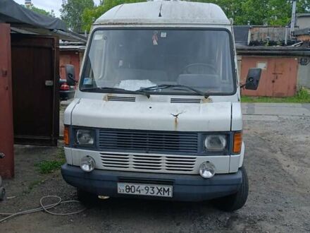 Белый Мерседес T1, объемом двигателя 2.8 л и пробегом 370 тыс. км за 2300 $, фото 1 на Automoto.ua