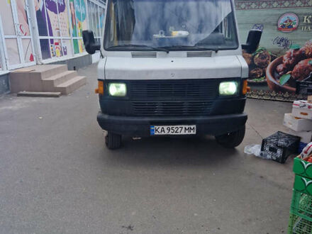 Білий Мерседес T1, об'ємом двигуна 2.9 л та пробігом 100 тис. км за 3500 $, фото 1 на Automoto.ua