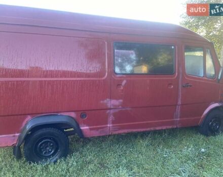 Красный Мерседес T1, объемом двигателя 2.3 л и пробегом 424 тыс. км за 2000 $, фото 4 на Automoto.ua