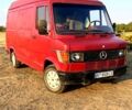Красный Мерседес T1, объемом двигателя 2.3 л и пробегом 0 тыс. км за 2500 $, фото 1 на Automoto.ua