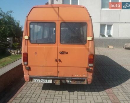 Красный Мерседес T1, объемом двигателя 2.9 л и пробегом 378 тыс. км за 1800 $, фото 2 на Automoto.ua