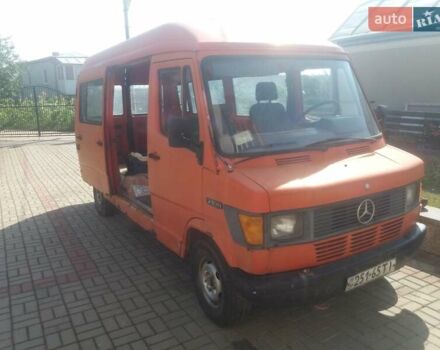 Красный Мерседес T1, объемом двигателя 2.9 л и пробегом 378 тыс. км за 1800 $, фото 1 на Automoto.ua