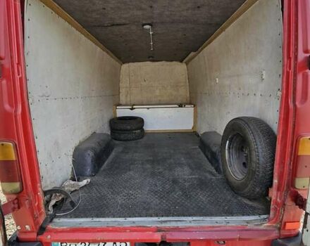 Красный Мерседес T1, объемом двигателя 2.9 л и пробегом 350 тыс. км за 3350 $, фото 7 на Automoto.ua