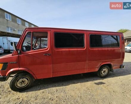 Красный Мерседес T1, объемом двигателя 2.9 л и пробегом 350 тыс. км за 3350 $, фото 4 на Automoto.ua