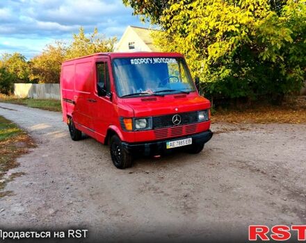Красный Мерседес T1, объемом двигателя 2.3 л и пробегом 0 тыс. км за 2900 $, фото 5 на Automoto.ua