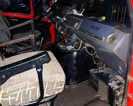 Червоний Мерседес T1, об'ємом двигуна 2.9 л та пробігом 300 тис. км за 2000 $, фото 6 на Automoto.ua