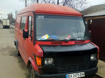 Мерседес T1 1991 у Вінниці на Automoto.ua Червоний Мерседес T1, об'ємом двигуна 2.3 л та пробігом 555 тис. км за 1900 $, фото 1 на Automoto.ua