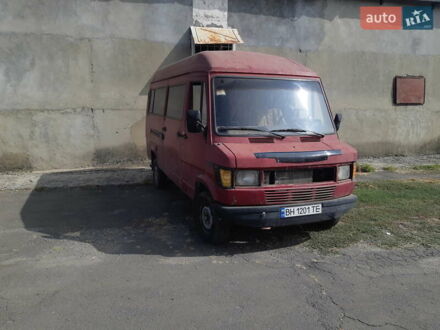 Мерседес T1 1994 у Одесі на Automoto.ua Червоний Мерседес T1, об'ємом двигуна 2.3 л та пробігом 100 тис. км за 3000 $, фото 1 на Automoto.ua