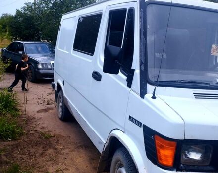 Мерседес T1, объемом двигателя 2.9 л и пробегом 350 тыс. км за 3000 $, фото 1 на Automoto.ua