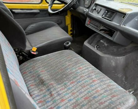 Желтый Мерседес T1, объемом двигателя 2.9 л и пробегом 500 тыс. км за 3650 $, фото 5 на Automoto.ua