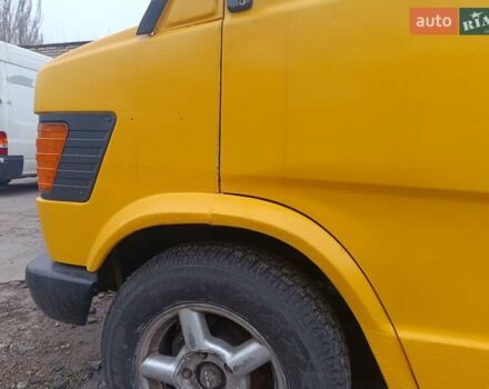 Желтый Мерседес T1, объемом двигателя 0 л и пробегом 2 тыс. км за 3500 $, фото 1 на Automoto.ua