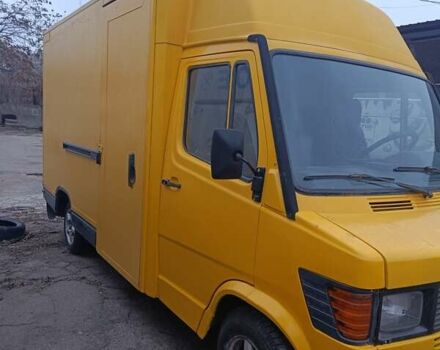 Желтый Мерседес T1, объемом двигателя 0 л и пробегом 2 тыс. км за 3500 $, фото 13 на Automoto.ua