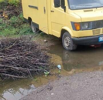 Желтый Мерседес T1, объемом двигателя 2.3 л и пробегом 490 тыс. км за 3450 $, фото 3 на Automoto.ua