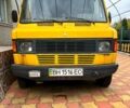 Желтый Мерседес T1, объемом двигателя 2.4 л и пробегом 328 тыс. км за 1500 $, фото 1 на Automoto.ua