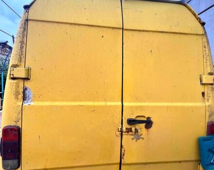 Желтый Мерседес T1, объемом двигателя 2.4 л и пробегом 328 тыс. км за 1500 $, фото 4 на Automoto.ua