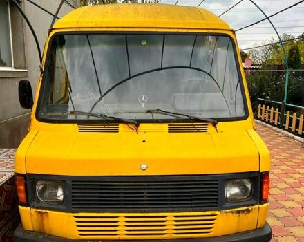 Желтый Мерседес T1, объемом двигателя 2.4 л и пробегом 328 тыс. км за 1500 $, фото 2 на Automoto.ua