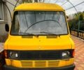 Желтый Мерседес T1, объемом двигателя 2.4 л и пробегом 328 тыс. км за 1500 $, фото 2 на Automoto.ua