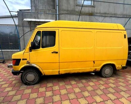 Желтый Мерседес T1, объемом двигателя 2.4 л и пробегом 328 тыс. км за 1500 $, фото 1 на Automoto.ua