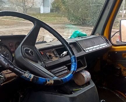 Жовтий Мерседес T1, об'ємом двигуна 2.3 л та пробігом 400 тис. км за 1200 $, фото 1 на Automoto.ua